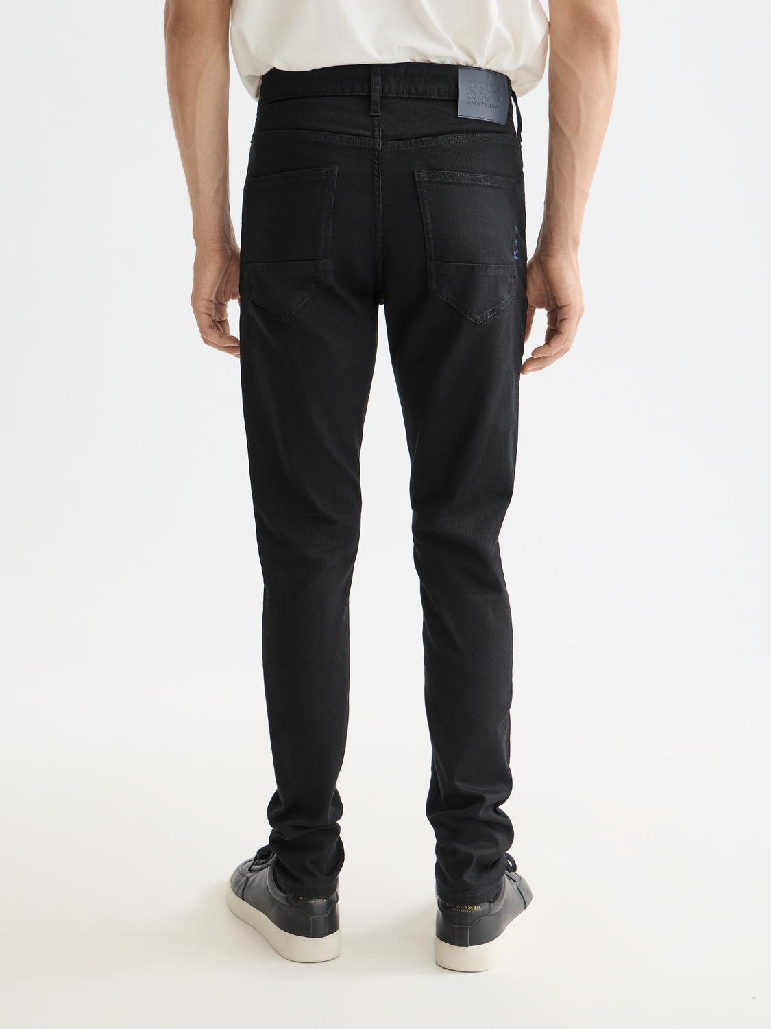 Essentials — Skim Skinny Jeans | Stay Black