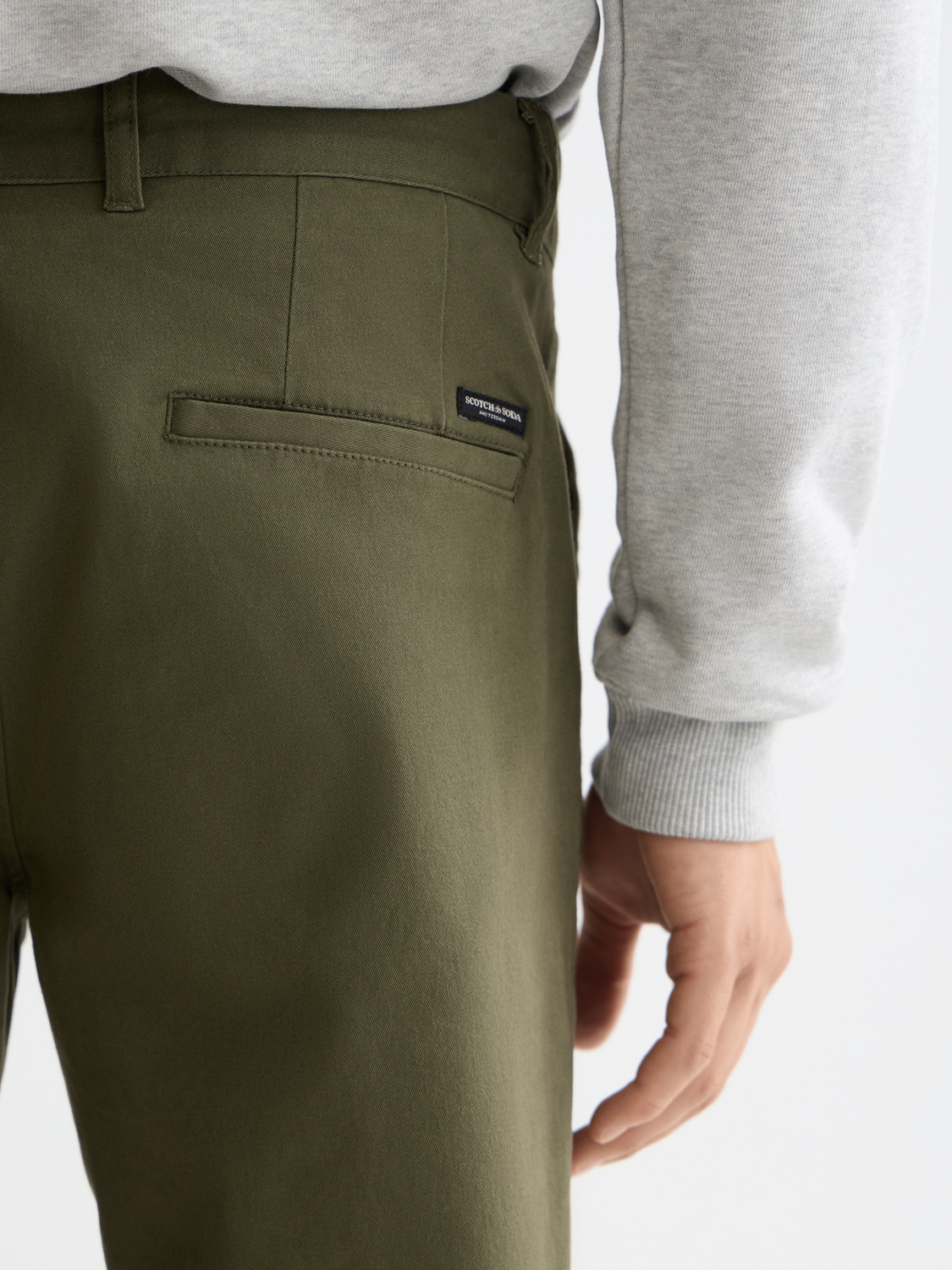 Nos pantalons chino en twill de coton mélangé Mott
