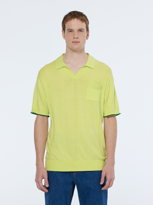 Polo en maille à col V et coupe décontractée