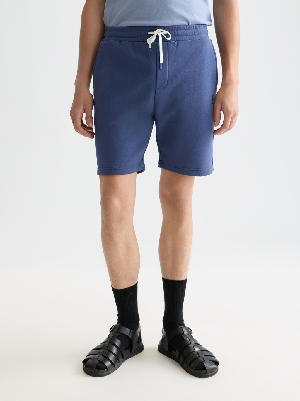 Shorts en molleton coupe régulière avec badge logo