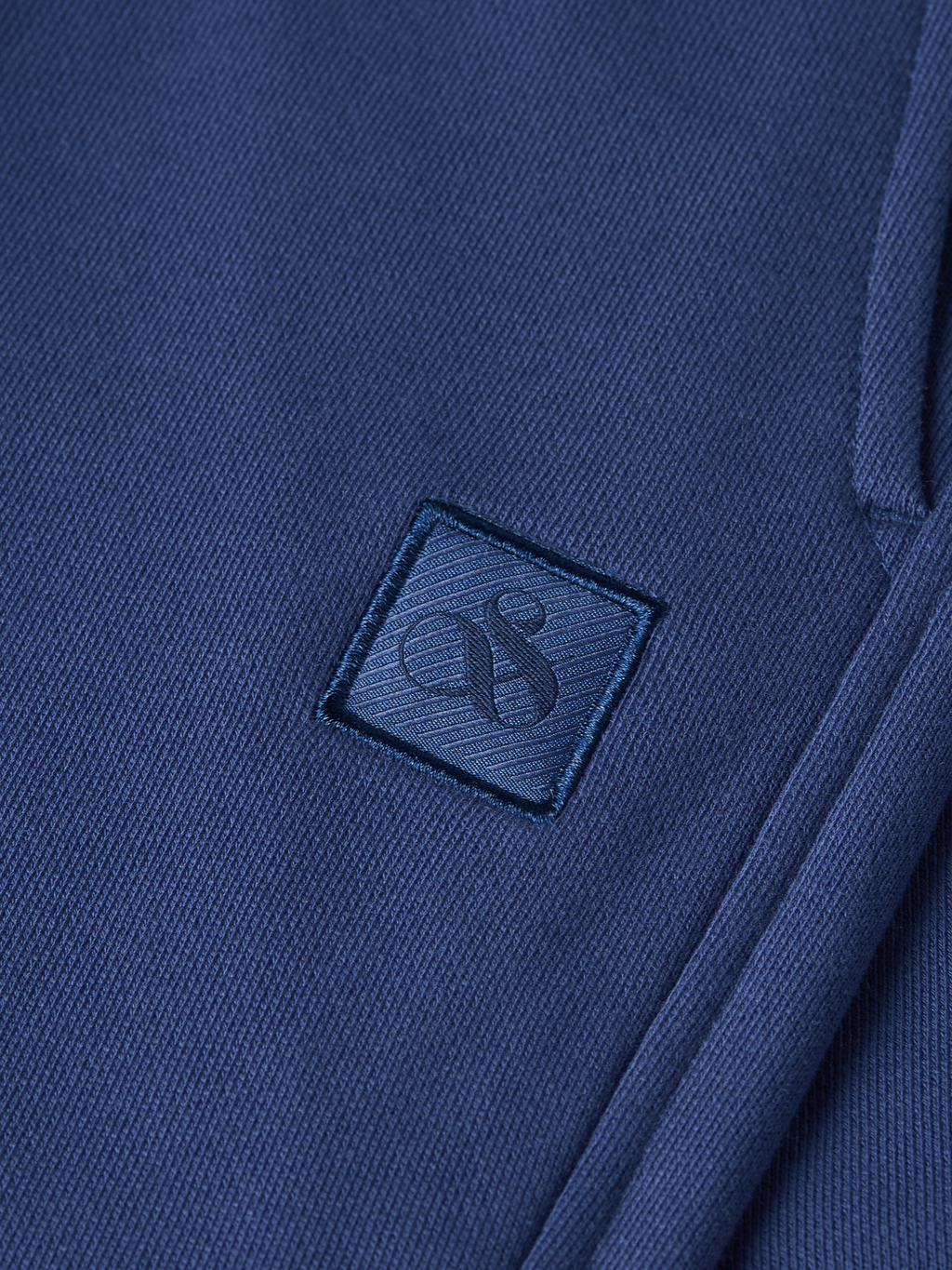 Shorts en molleton coupe régulière avec badge logo