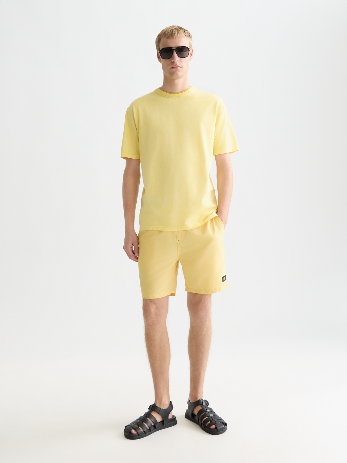 Einfarbige mittellange Badeshorts