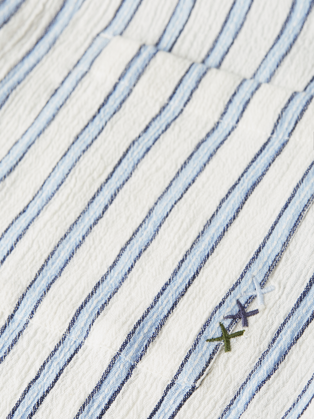 Gestreiftes Hemd aus Knitterstruktur im Regular Fit