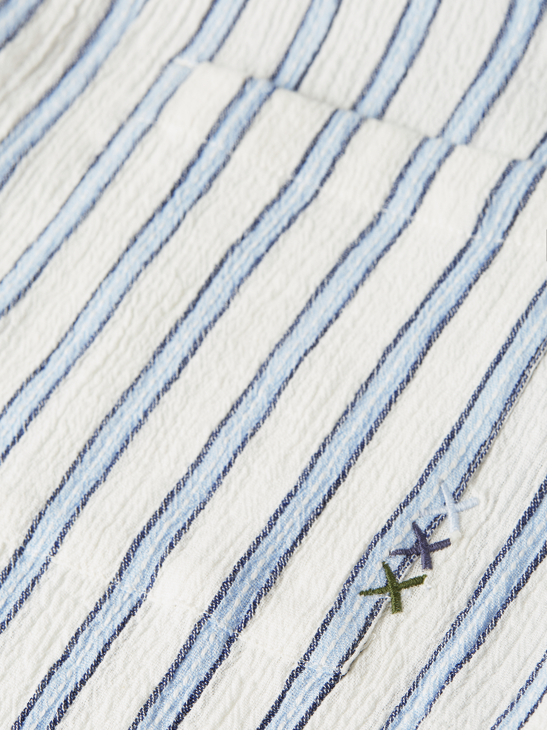 Gestreiftes Hemd aus Knitterstruktur im Regular Fit
