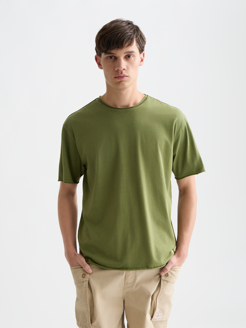 Essentials – Relaxed-Fit T-Shirt mit offener Kante, stückgefärbt