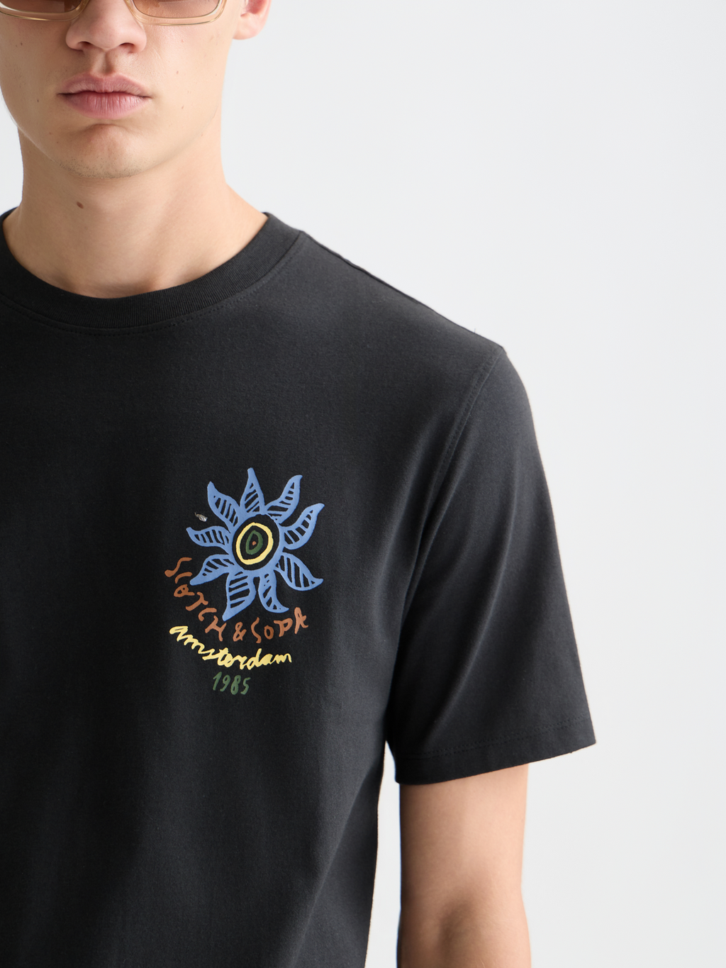 T-shirt coupe regular avec motifs avant et arrière