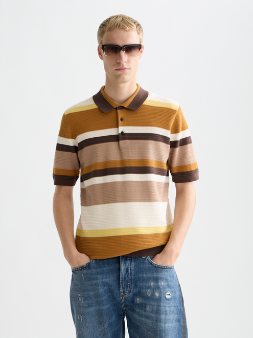 Polo tricoté rayé structuré