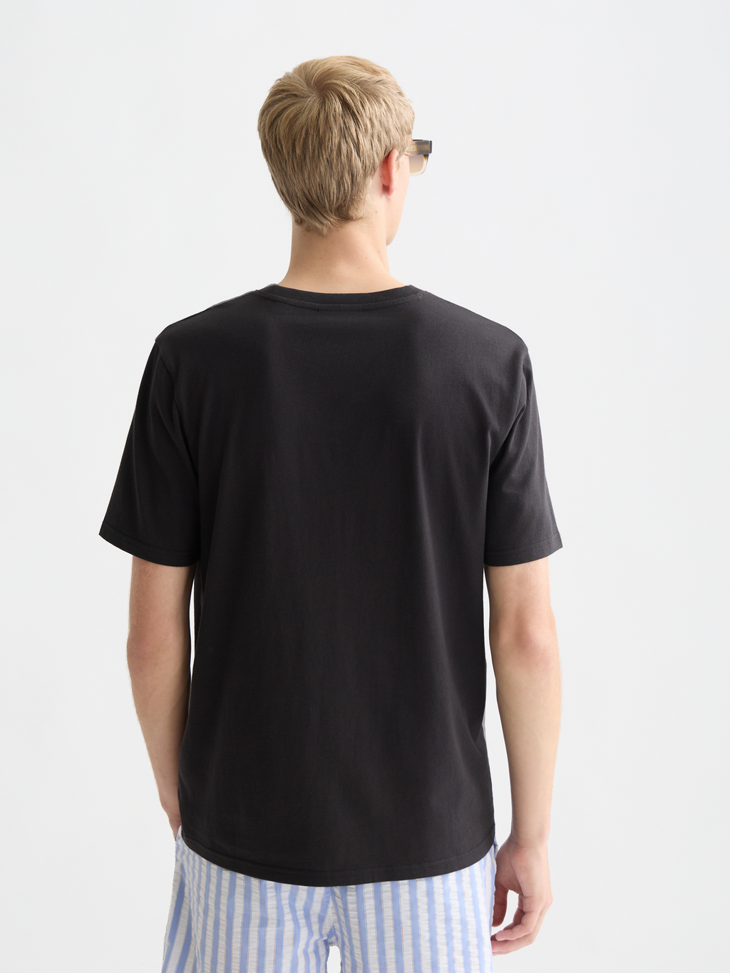 T-Shirt mit Artwork auf der linken Brustseite, normale Passform