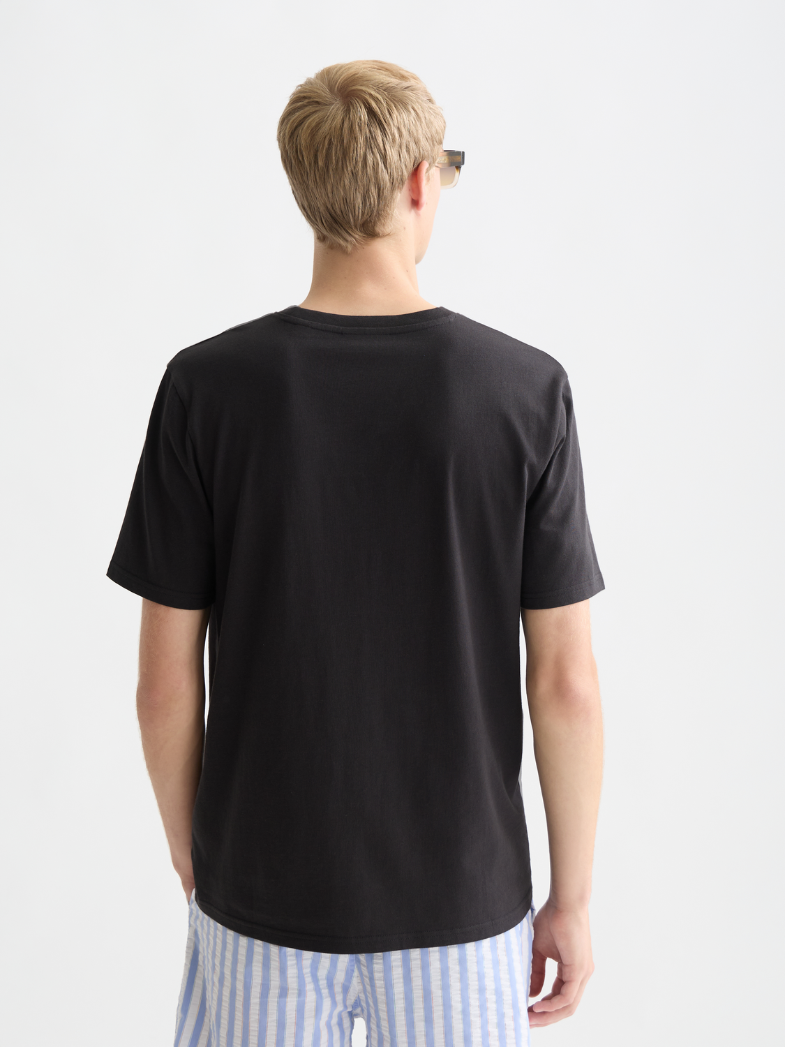 T-Shirt mit Artwork auf der linken Brustseite, normale Passform