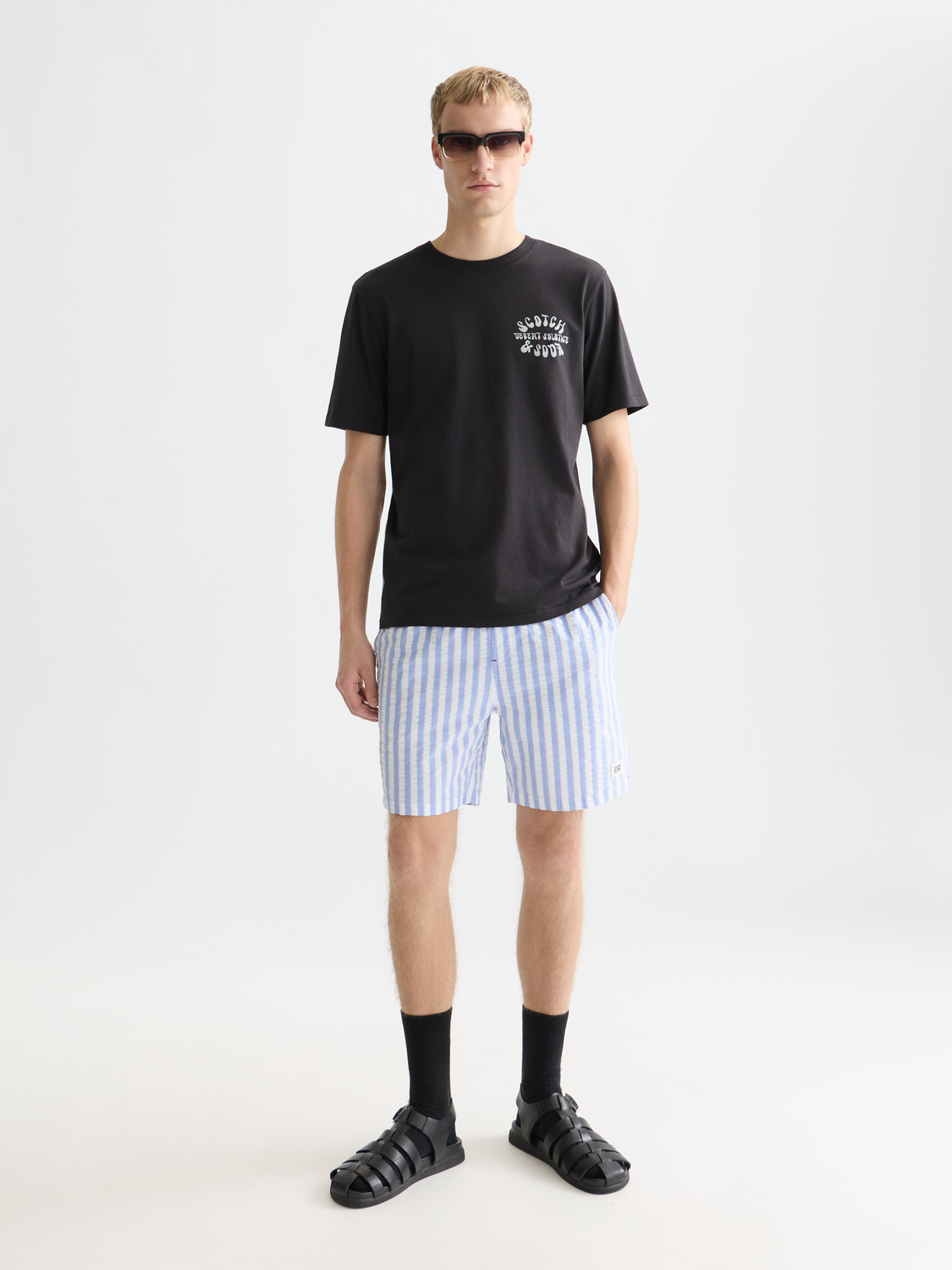 T-Shirt mit Artwork auf der linken Brustseite, normale Passform