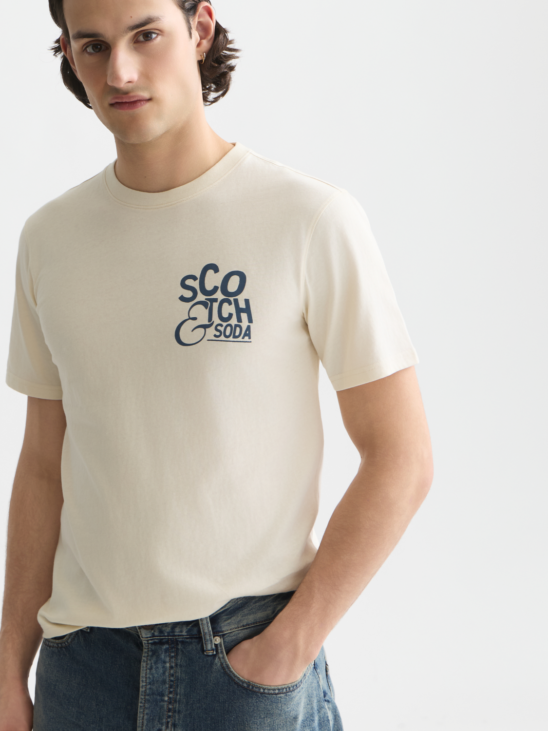 T-Shirt mit Artwork auf der linken Brustseite, normale Passform