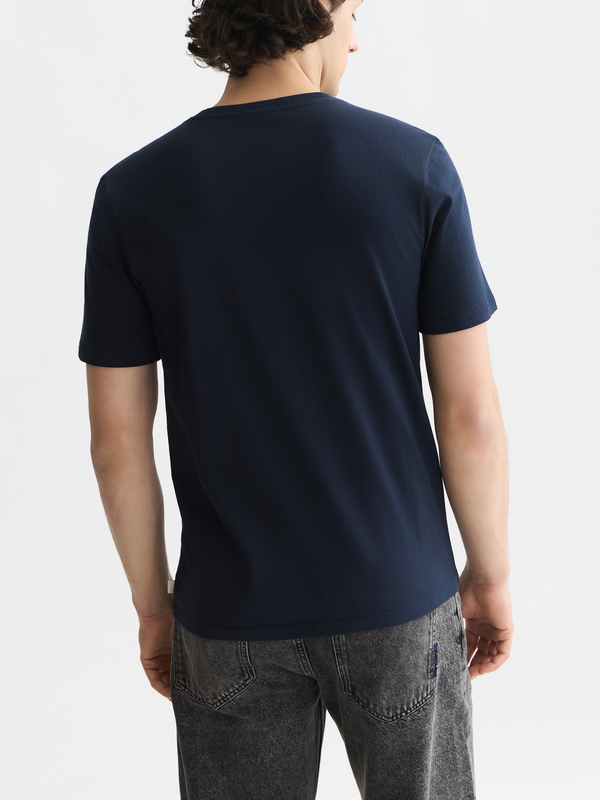 T-Shirt mit Artwork auf der linken Brust, normale Passform