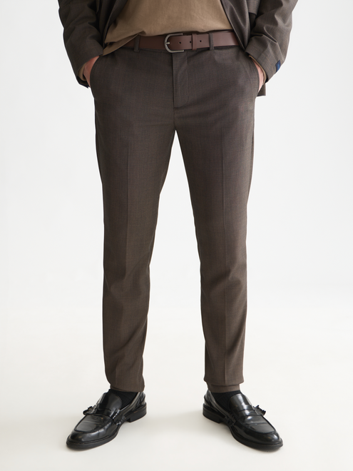Mott Structured Yarn-Dyed Tailored Chino