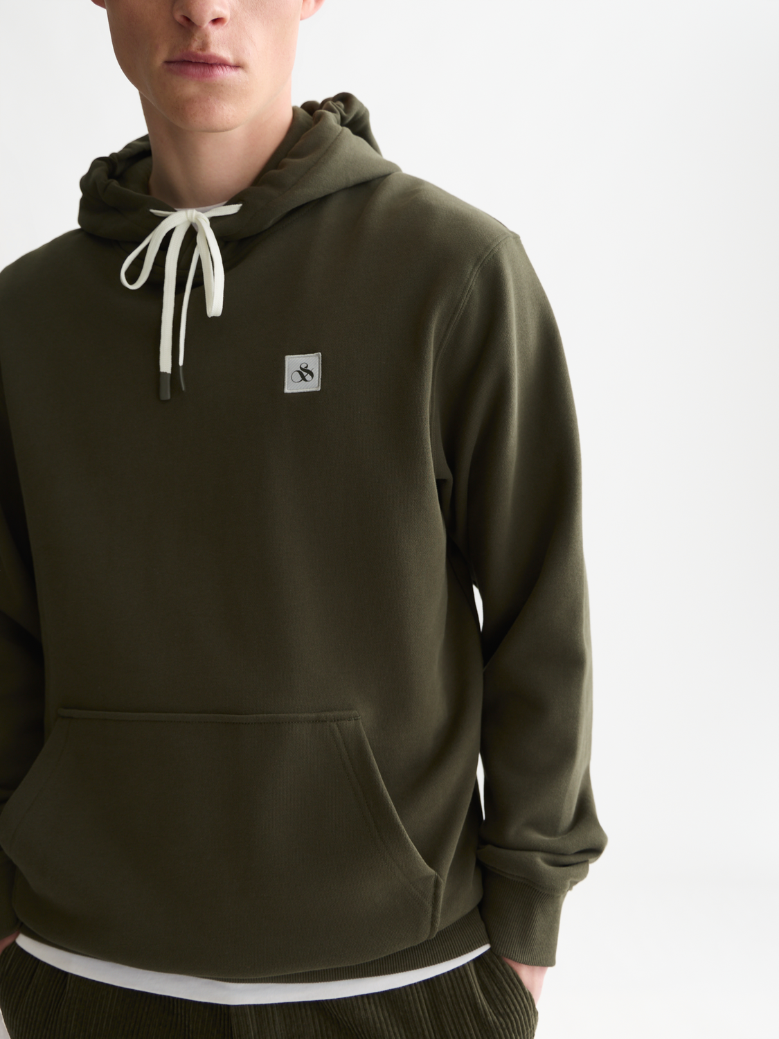 Logo badge regular-fit hoodie