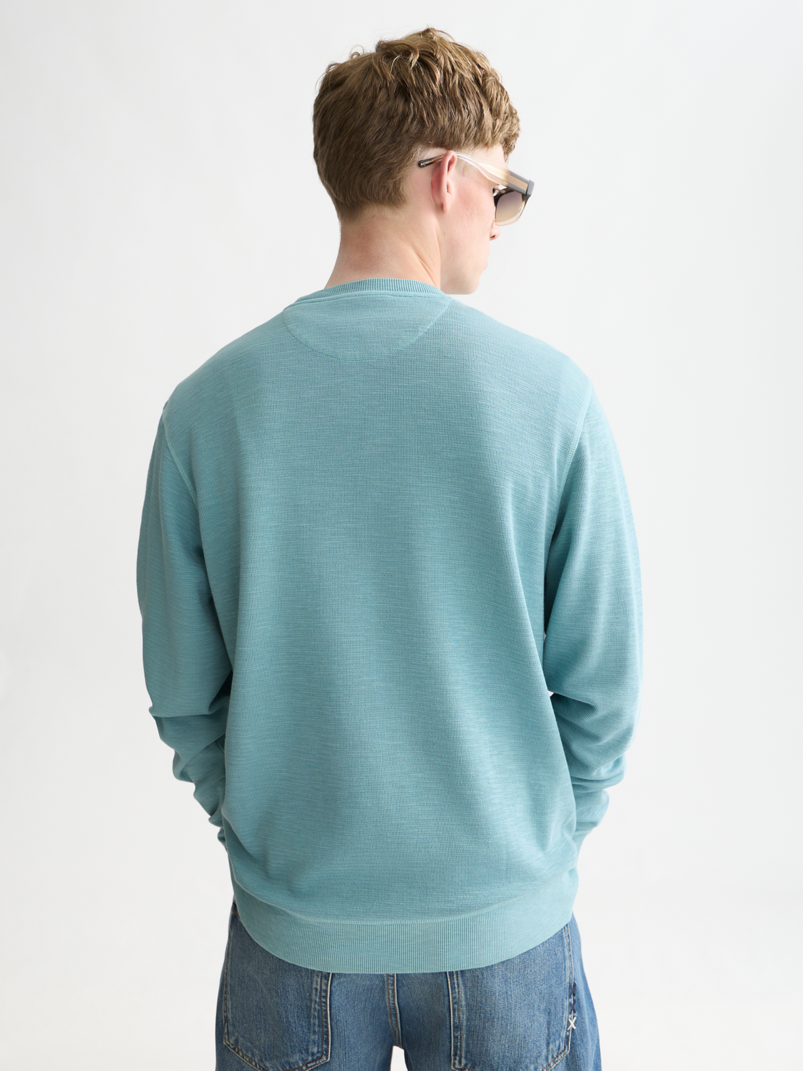 Sweat-shirt coupe droite teint en plongée