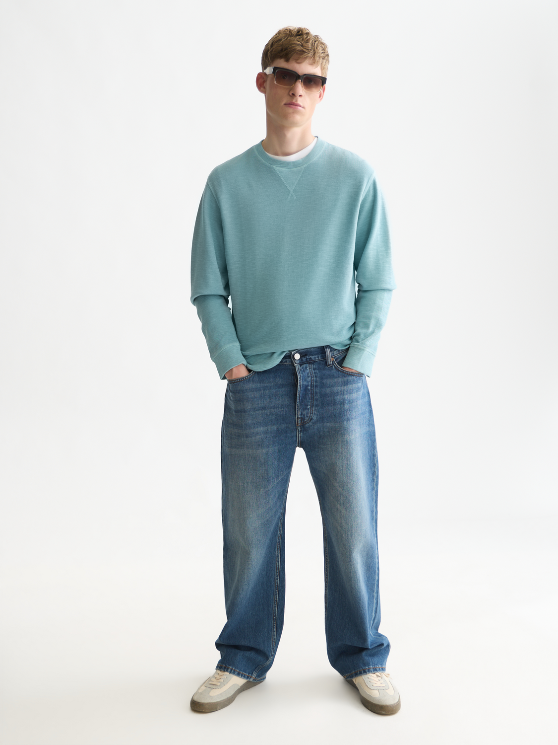 Sweat-shirt coupe droite teint en plongée