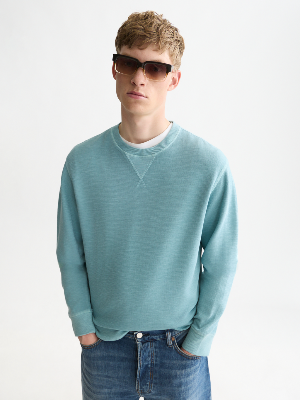 Sweat-shirt coupe droite teint en plongée