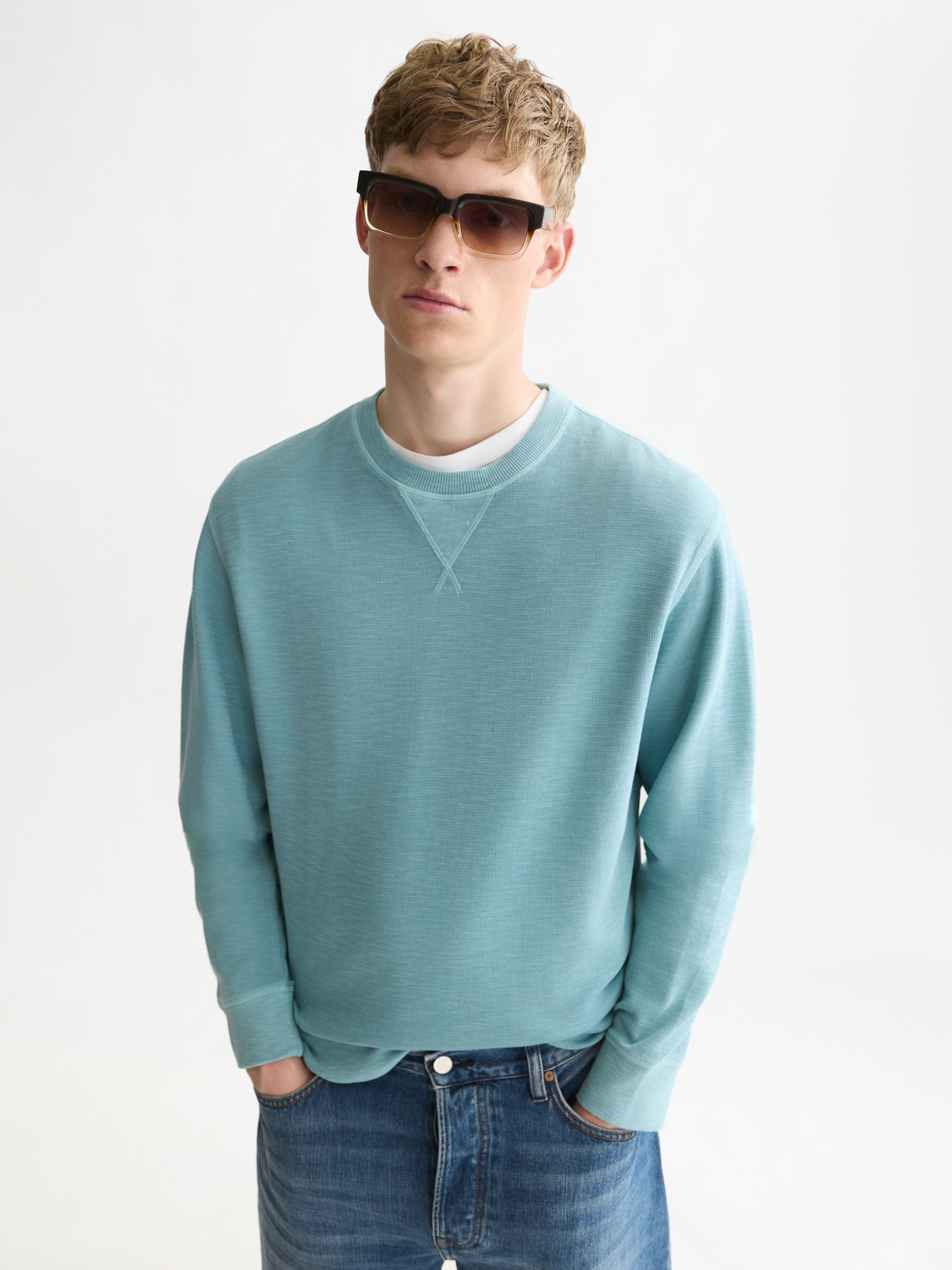 Sweat-shirt coupe droite teint en plongée