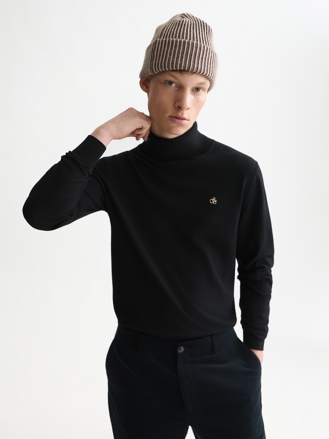 Embroidered Logo Turtleneck Knit Pullover