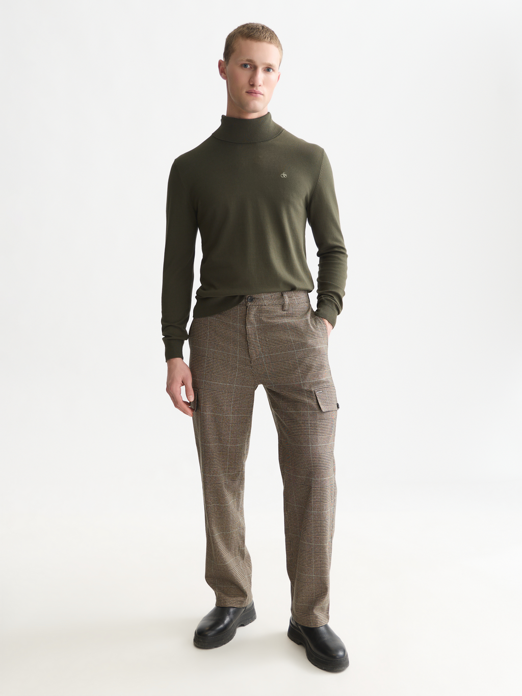 Embroidered Logo Turtleneck Knit Pullover