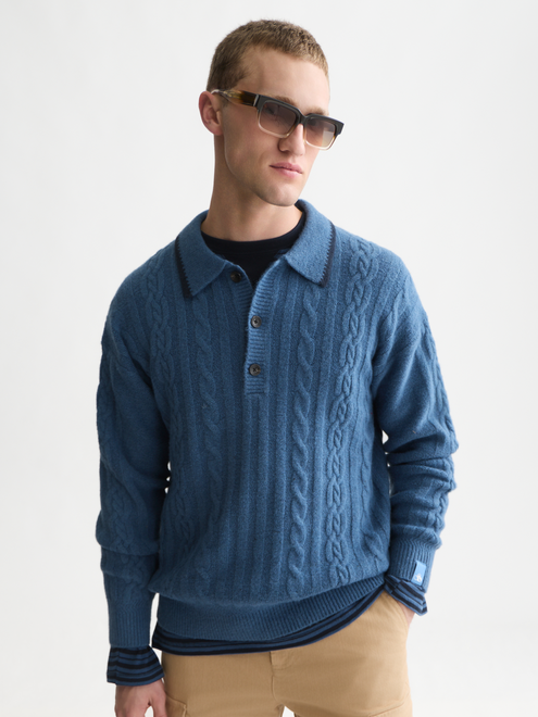 Pullover aus weichem Strick mit Zopfmuster und überschnittenen Schultern