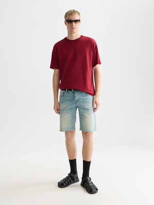 T-Shirt mit saisonalem Core-Chest-Artwork und Relaxed Fit