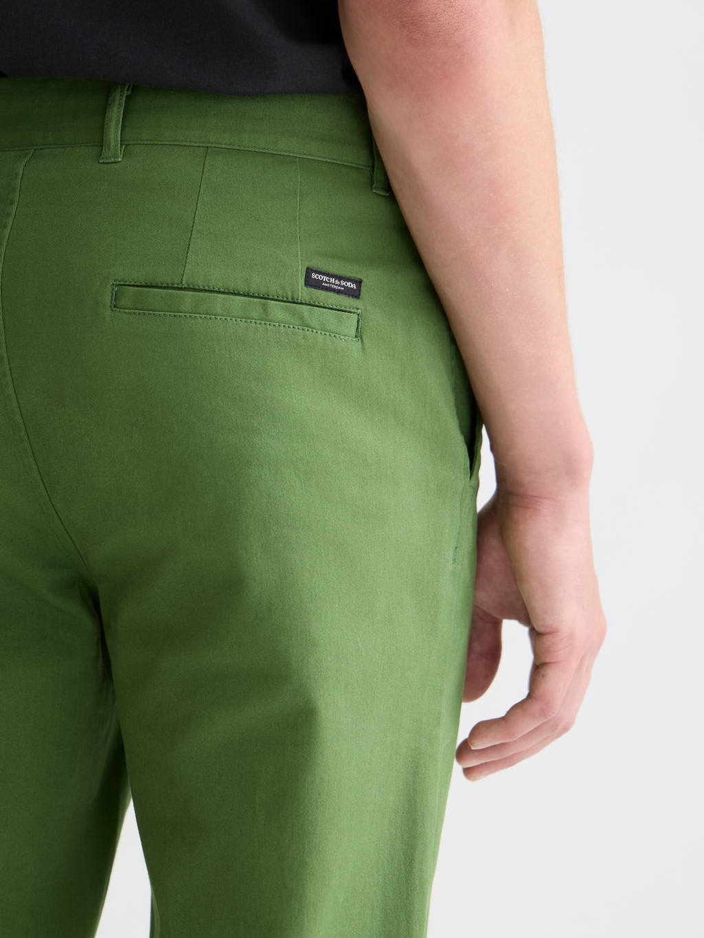 Chino en sergé de coton mélangé Stuart, collection saisonnière