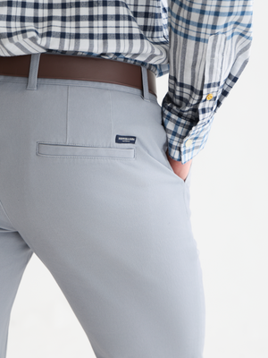 Chino extensible en sergé de coton Essentials Mott