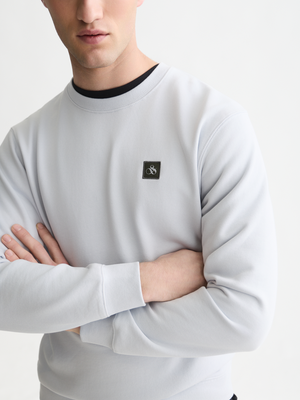 Seasonal Core Logo Badge Regularfit Sweatshirt