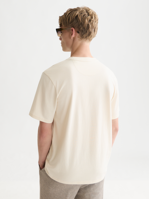 T-shirt coupe regular Essentials avec logo sur la poitrine