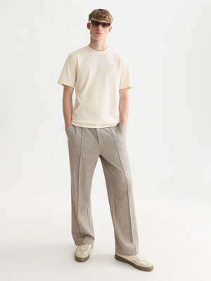T-shirt coupe regular Essentials avec logo sur la poitrine