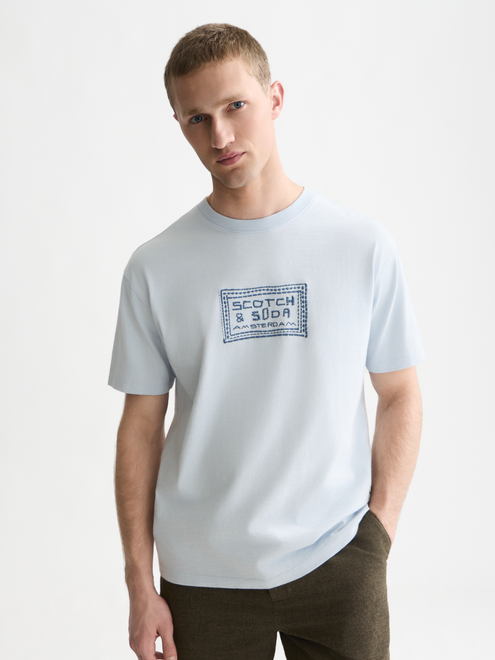 T-Shirt mit gesticktem Frontmotiv im Relaxed Fit