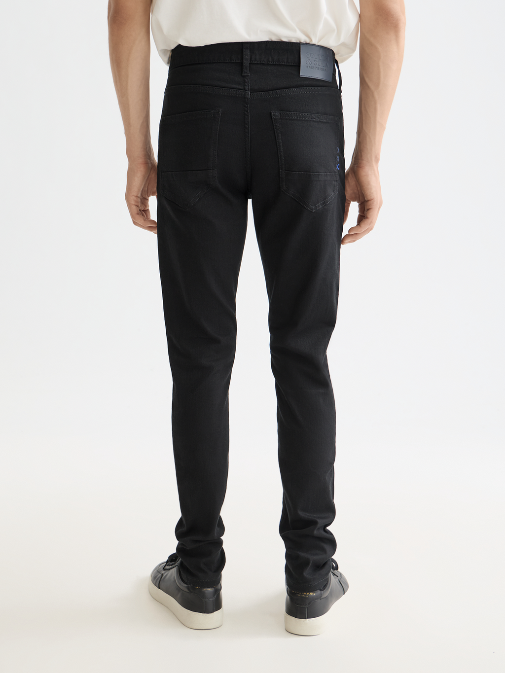 Essentials — Skim Skinny Jeans | Stay Black