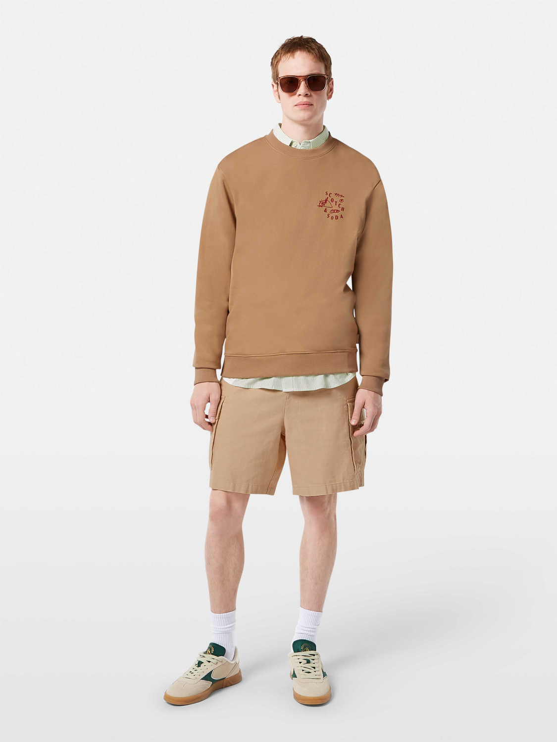 Regular Fit Sweatshirt mit Logo auf der linken Brust