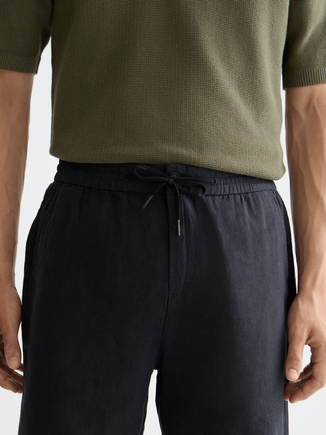 Essentials — Fave - Cotton-Linen Twill Bermuda Short
