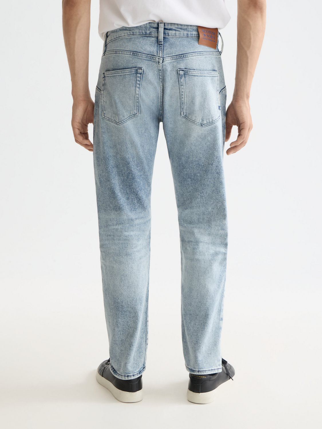 Essentials —  The Zee straight jeans — Blue Story