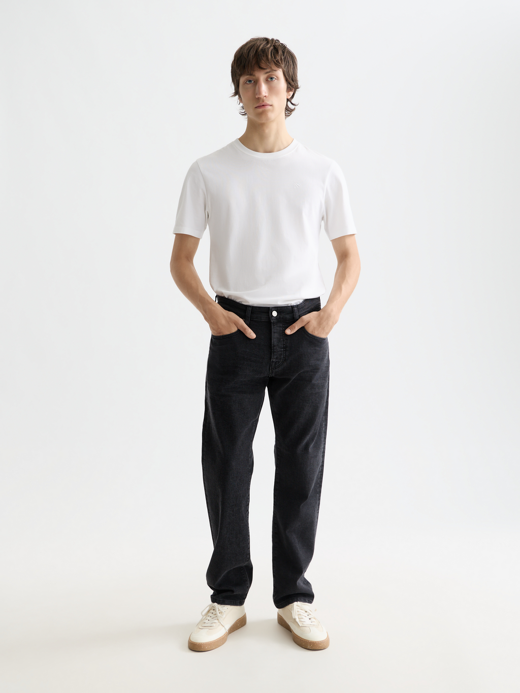 Essentials —  The Zee straight jeans — City Black