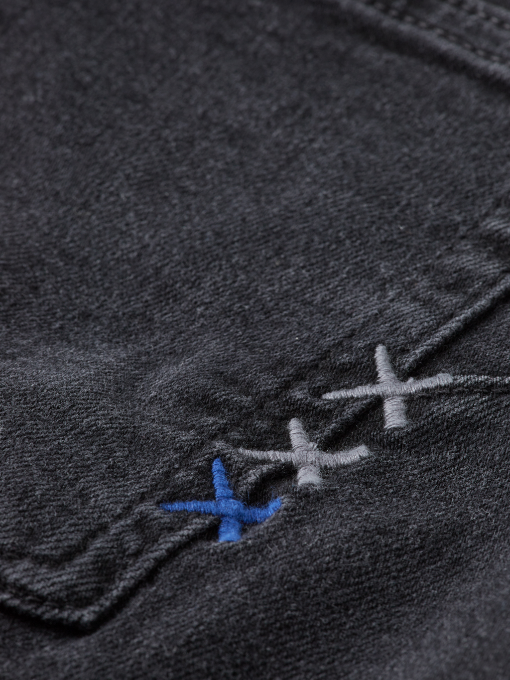 Essentials —  The Zee straight jeans — City Black