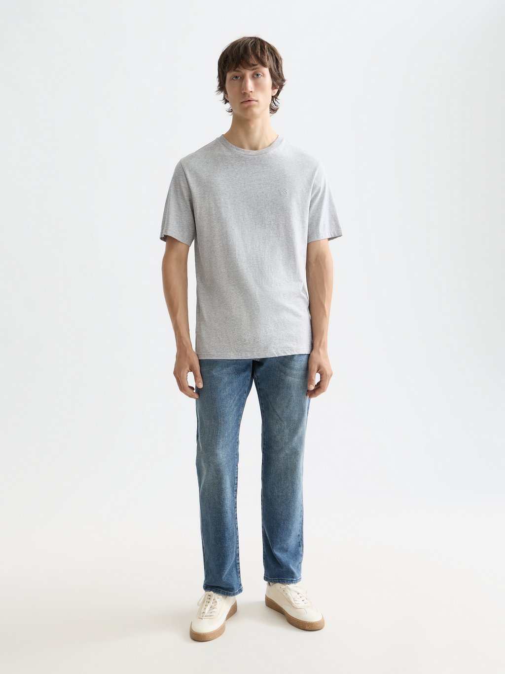 Essentials —  The Zee straight fit jeans — Blue Moves