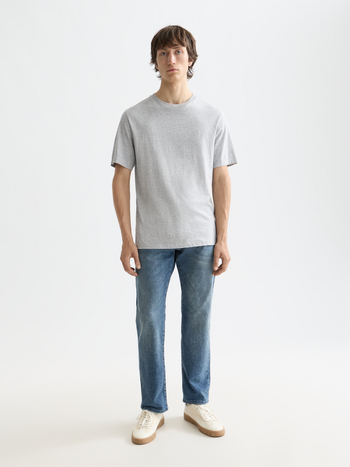 Essentials —  The Zee straight fit jeans — Blue Moves