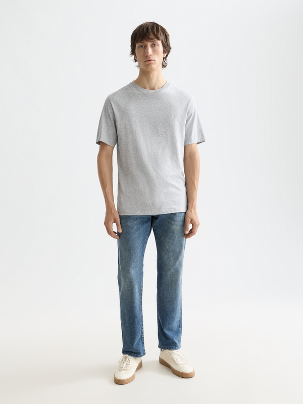 Essentials —  The Zee straight fit jeans — Blue Moves