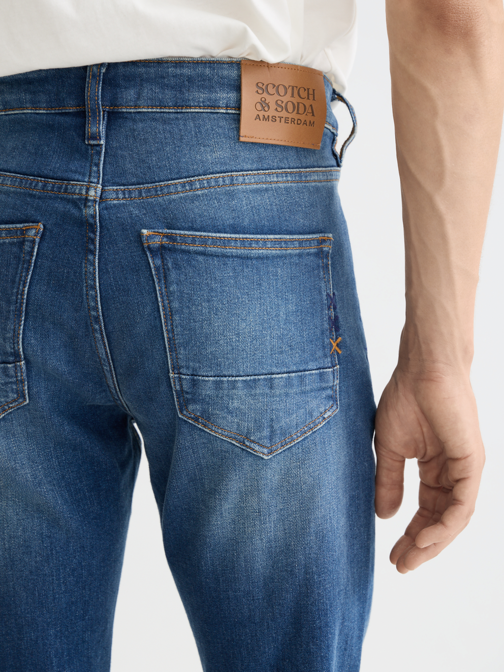 Essentials —  Skim skinny jeans — Classic Blue