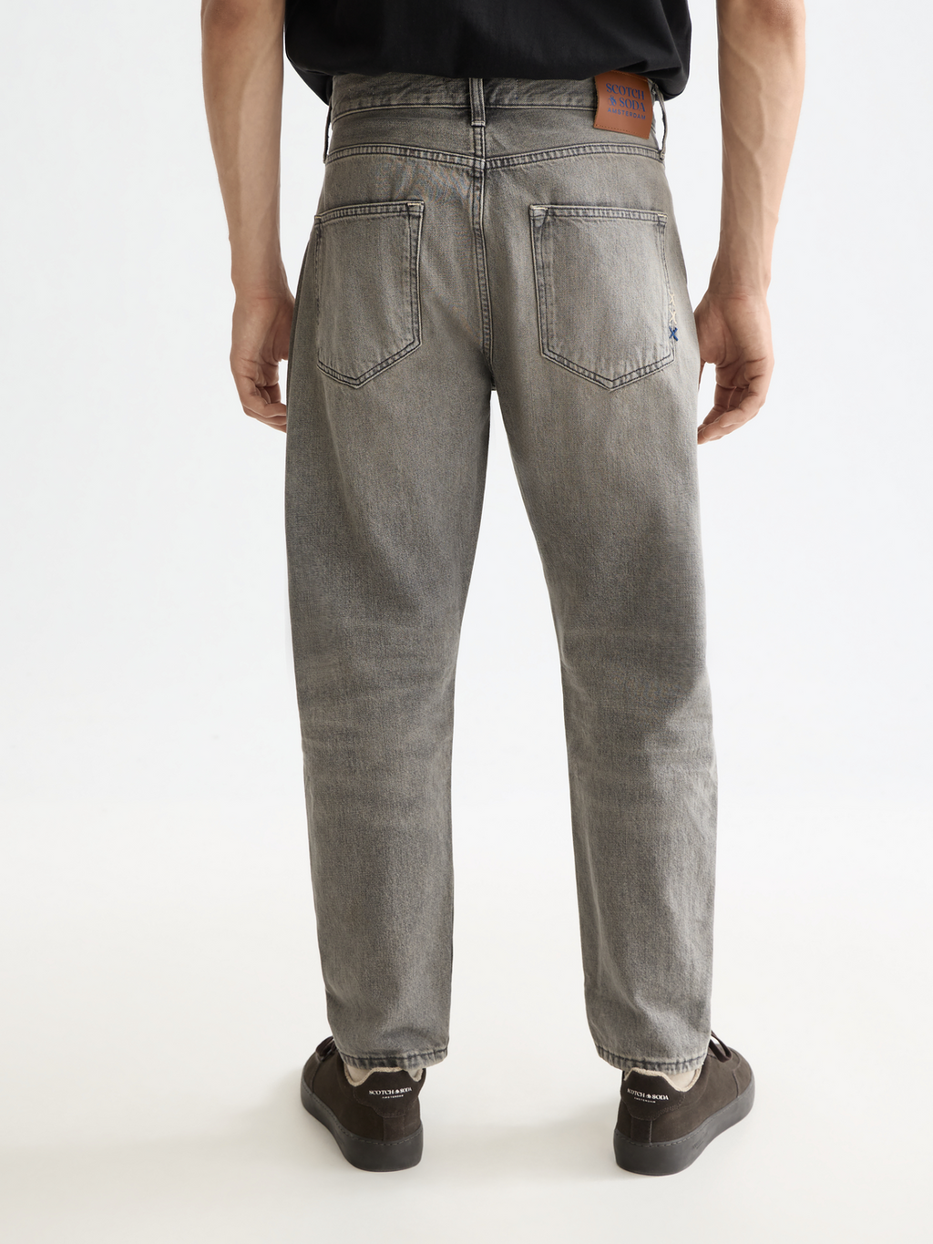 Essentials —  Dean loose tapered jeans — Grey Road