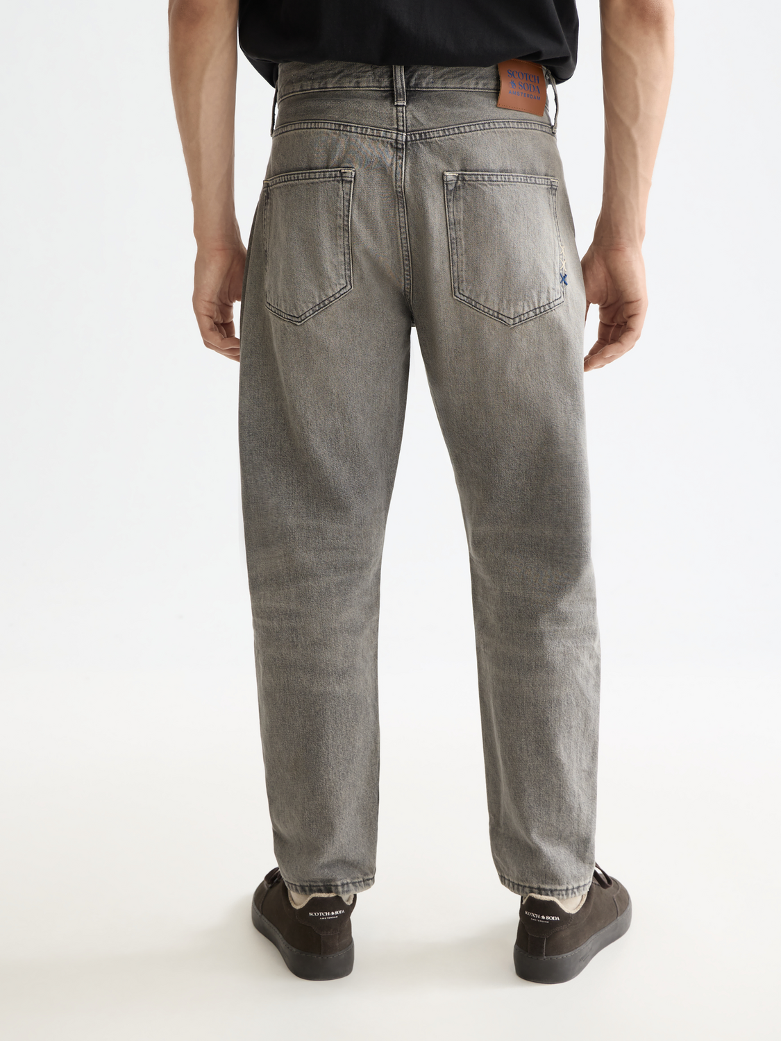 Essentials —  Dean loose tapered jeans — Grey Road
