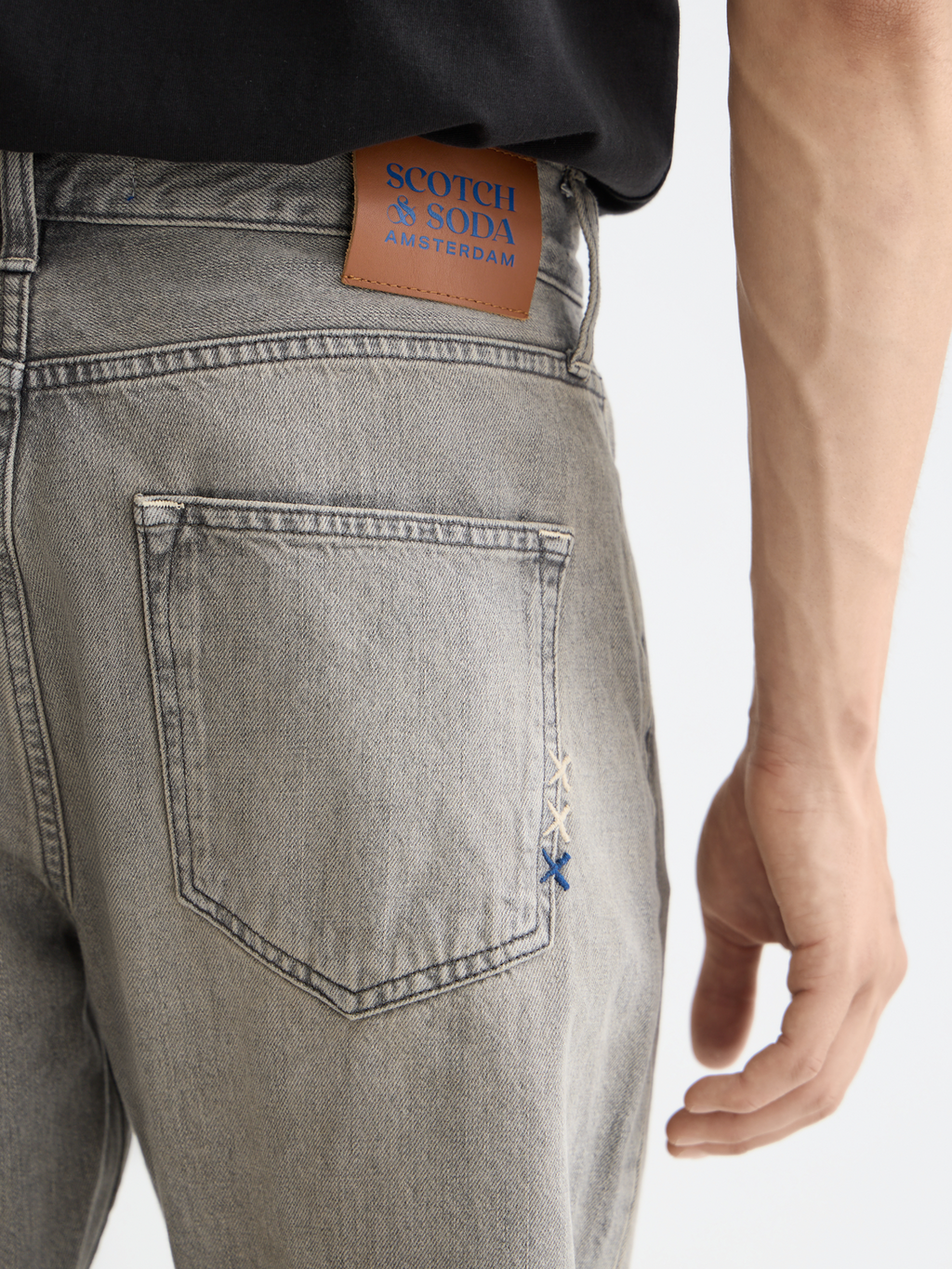 Essentials —  Dean loose tapered jeans — Grey Road