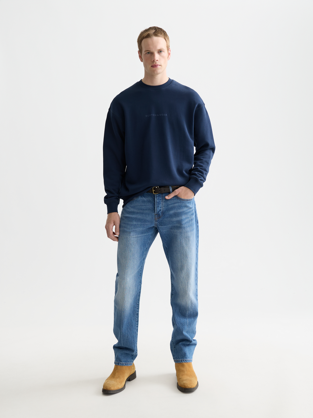 Lockeres Sweatshirt mit saisonalem Core-Logo auf der Brust
