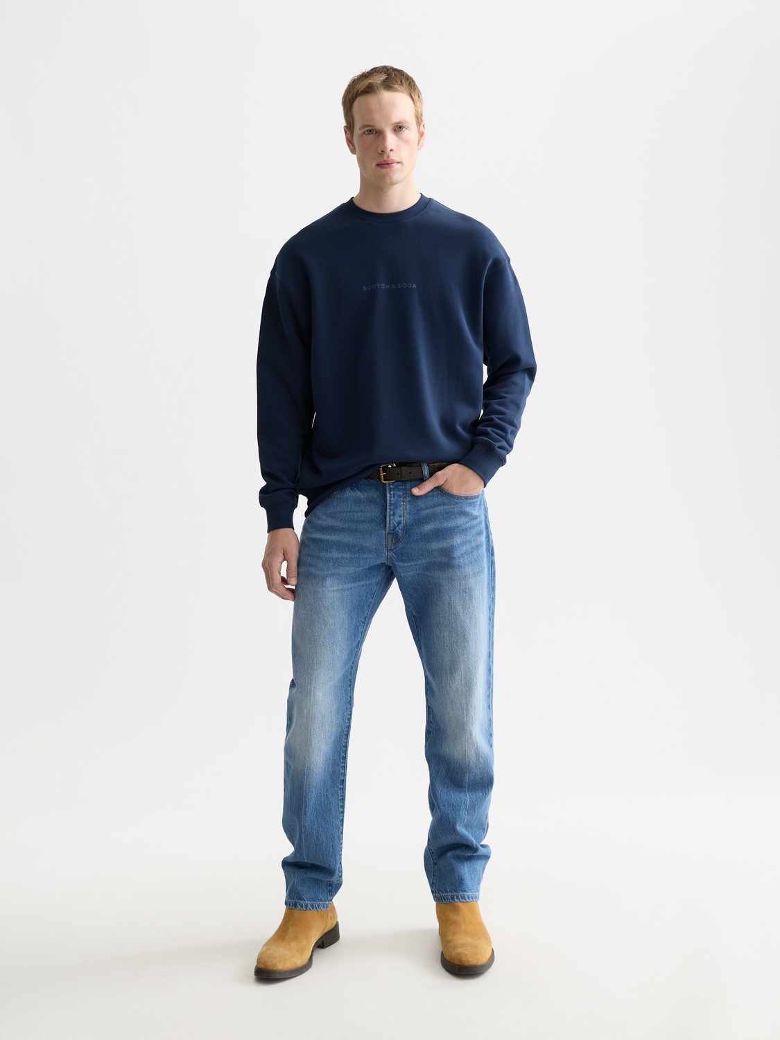 Lockeres Sweatshirt mit saisonalem Core-Logo auf der Brust
