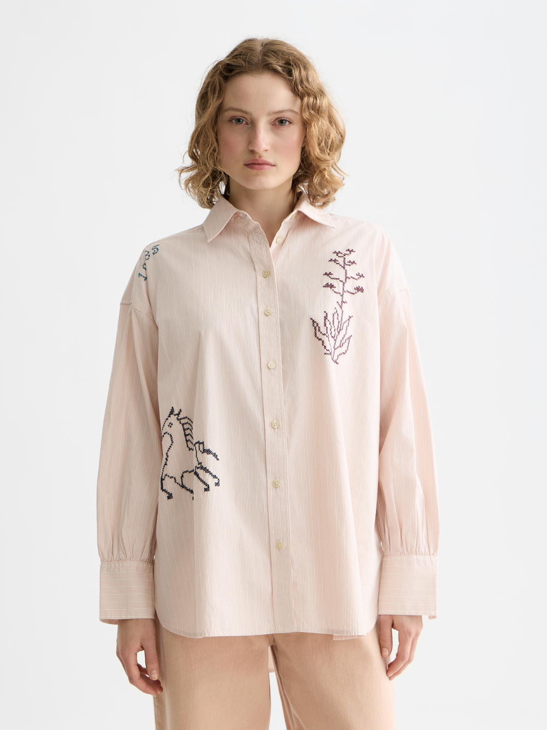 Besticktes Freundin-Shirt