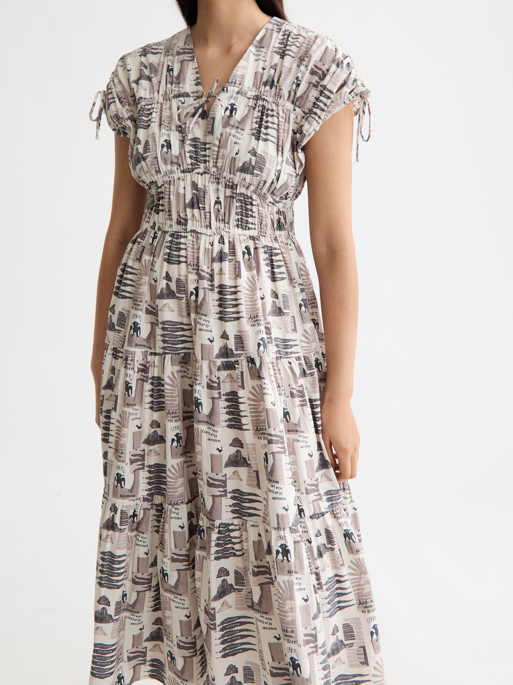 Robe midi froncée avec détails noués