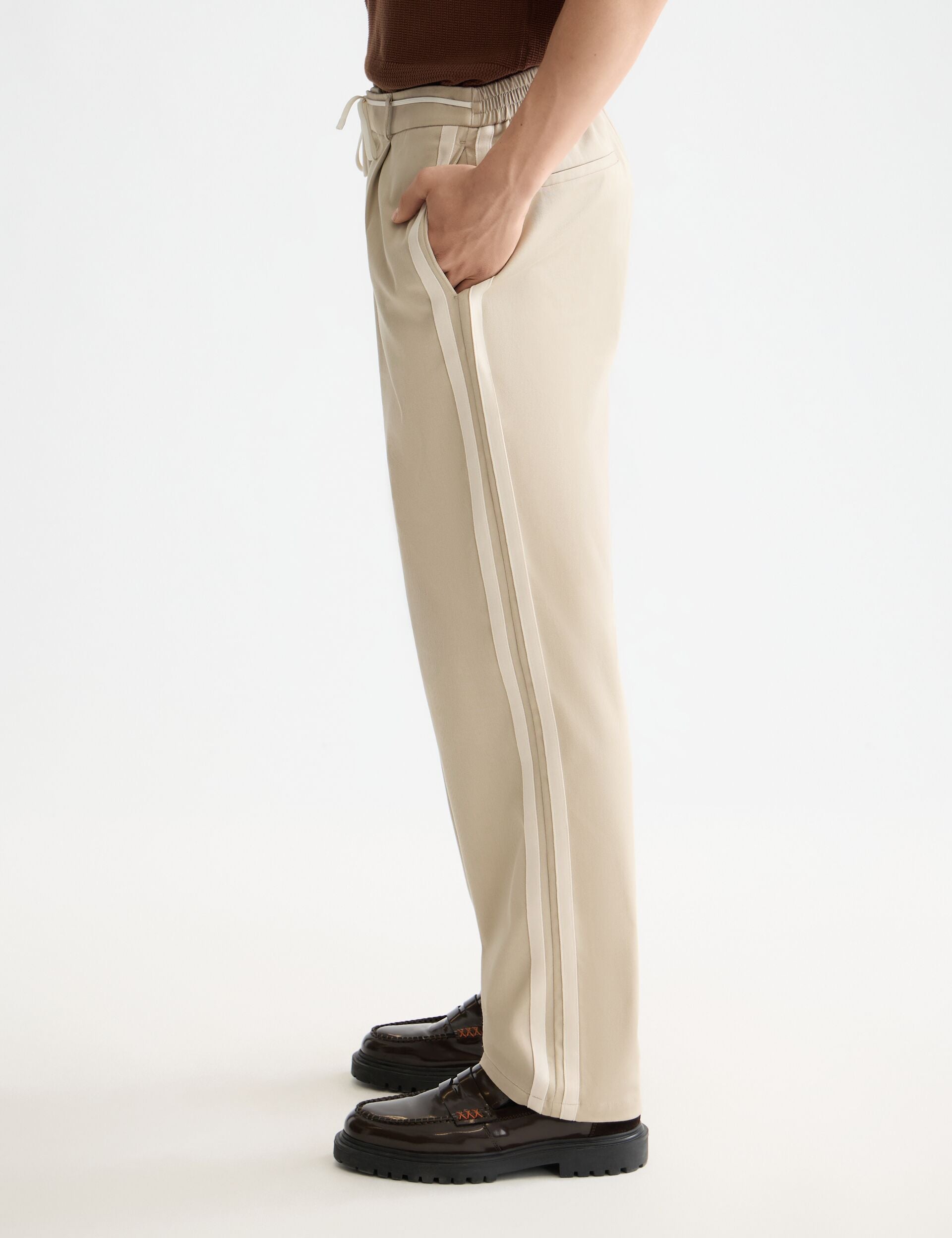 Tape-trimmed twill jersey pleated relaxed straight jogger